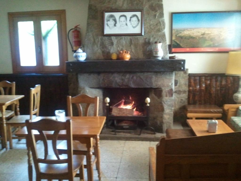 Hostal-Restaurante Fogon De Gredos Guisando Ngoại thất bức ảnh